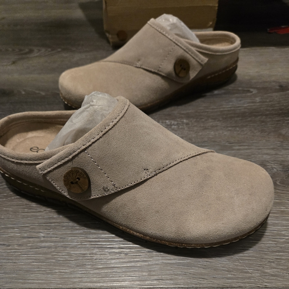 Earth Origins Women's Ezra Clog | Taupe | Size 10 | NWT | Suede NEW - Picture 2 of 7